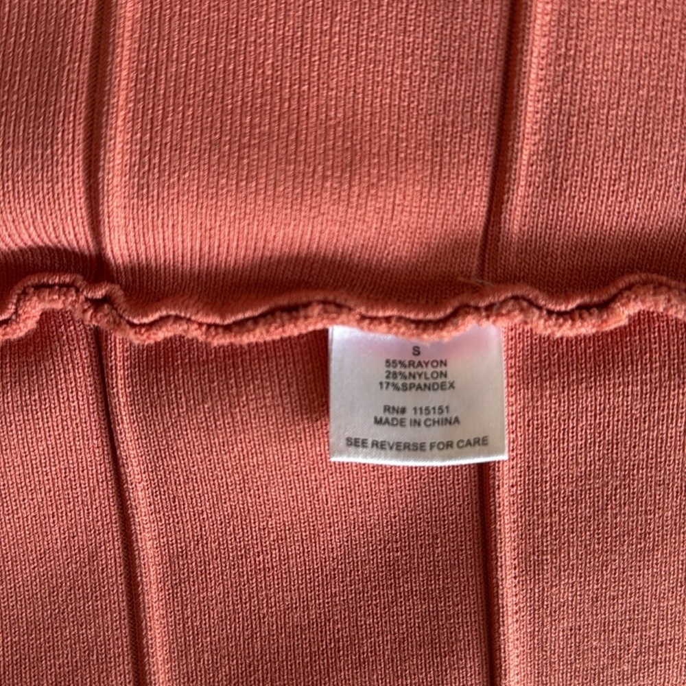 Elegant Coral Pencil Skirt - Picture 4 of 7